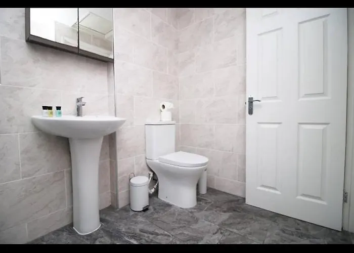 Luxury Town House In Bristol, Near Southmead Hospital * Бристоль
