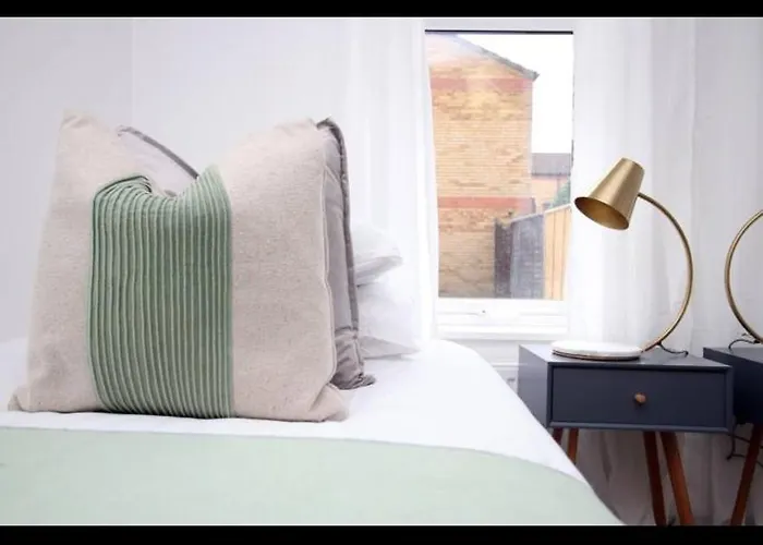 Будинок відпочинку Luxury Town House In Bristol, Near Southmead Hospital *