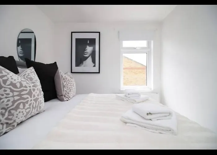 Будинок відпочинку Luxury Town House In Bristol, Near Southmead Hospital Бристоль