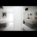 Holiday home Luxury Town House In Bristol, Near Southmead Hospital *