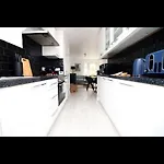 Holiday home Luxury Town House In Bristol, Near Southmead Hospital Bristol