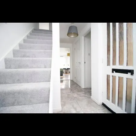 Holiday home Luxury Town House In Bristol, Near Southmead Hospital Bristol