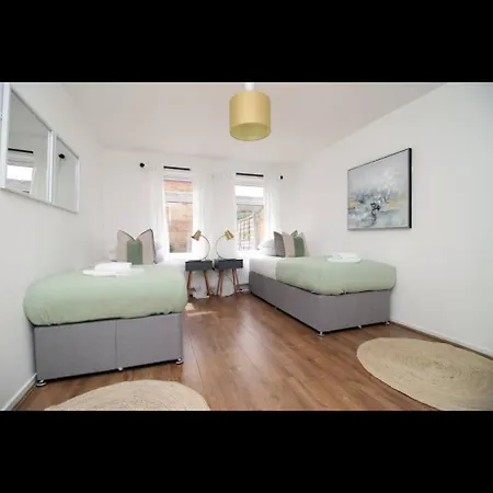 Дом отдыха Luxury Town House In Bristol, Near Southmead Hospital