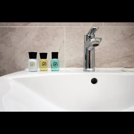 Luxury Town House In Bristol, Near Southmead Hospital * Бристоль