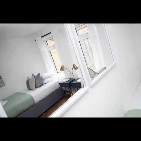 Luxury Town House In Bristol, Near Southmead Hospital Vakantiehuis Bristol