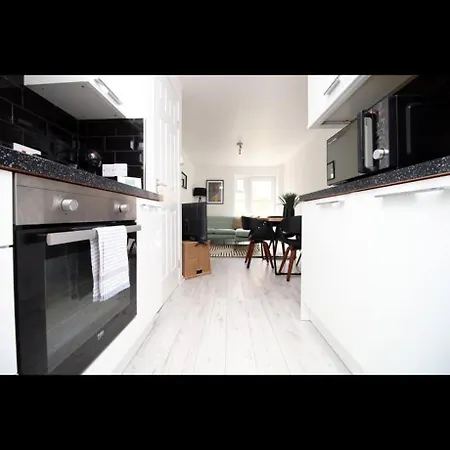 Vakantiehuis Luxury Town House In Bristol, Near Southmead Hospital Bristol