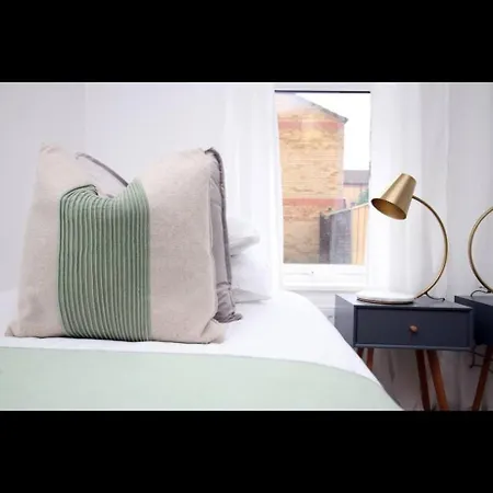 Vakantiehuis Luxury Town House In Bristol, Near Southmead Hospital *