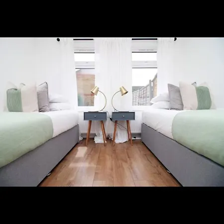 Vakantiehuis Luxury Town House In Bristol, Near Southmead Hospital *