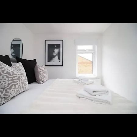 Vakantiehuis Luxury Town House In Bristol, Near Southmead Hospital Bristol